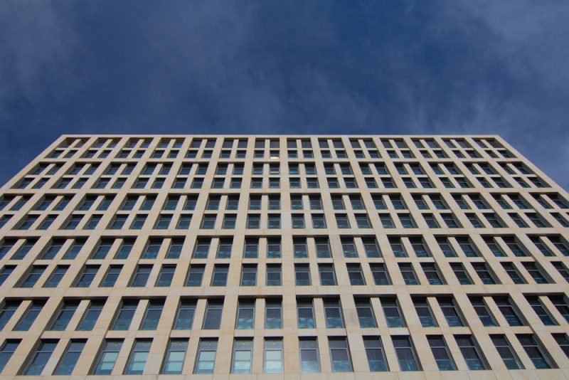 خدمات تنظيف المباني والمنازل